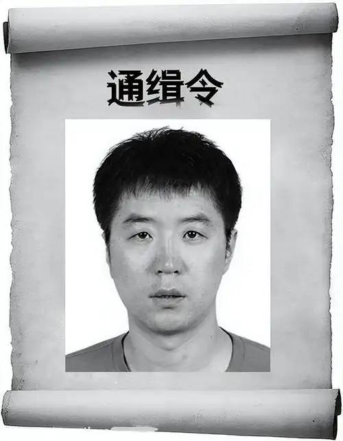 2013年青岛黑老大聂磊被执行死刑被抬进死刑车时他满脸惊恐