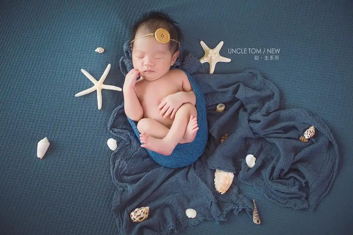 初生系列—可爱的小宝宝#新生儿摄影 #满月照 #客片分享 # - 抖音