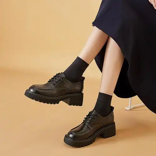 达芙妮秋冬厚底松糕加绒英伦风中跟乐福鞋女新款单鞋