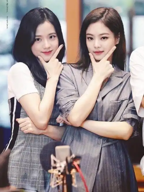 好看的人,身边总有一个更好看的人——金智妮和金智秀