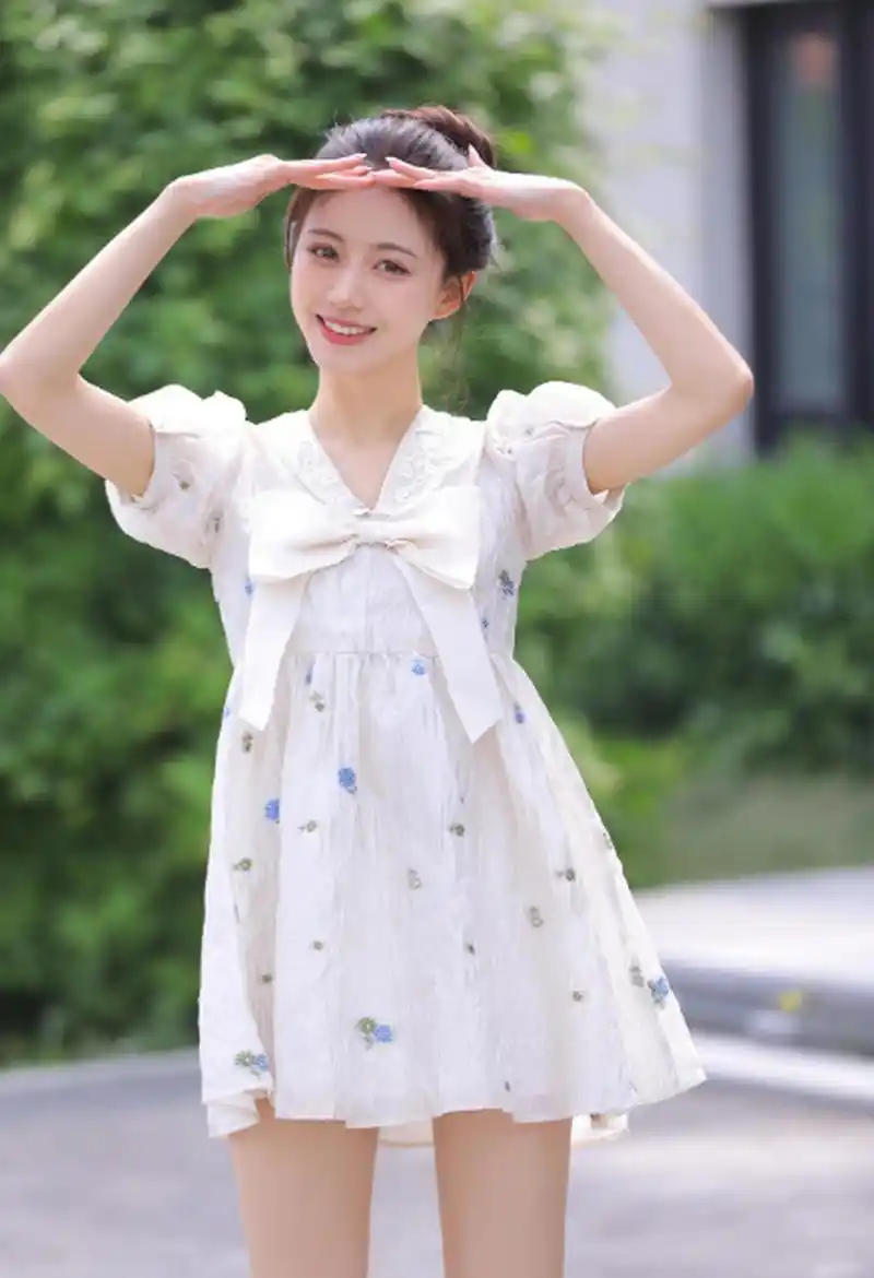 内地知名女播音员,肤白貌美大长腿,超高颜值气质型美女