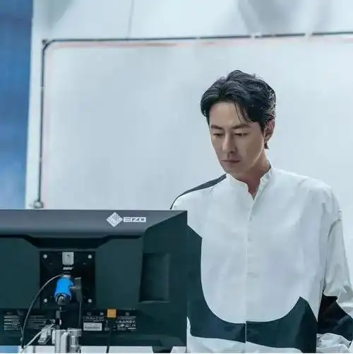 42岁韩国男星赵寅成近照成油腻大叔,时间都去哪儿了?