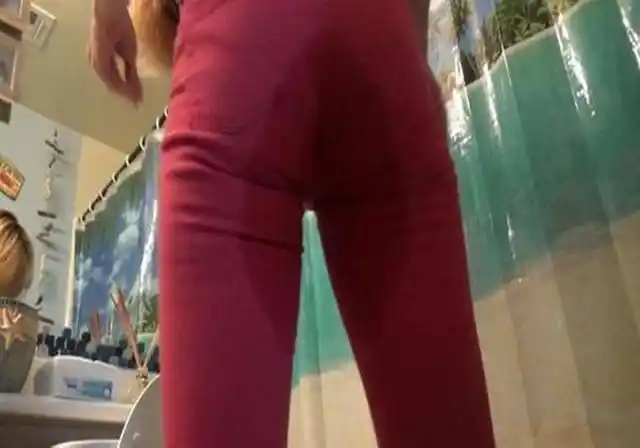 "快看,她尿裤子了"准妈妈被小伙嘲笑,大妈霸气回怼引人称赞