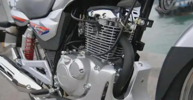 每天了解一款摩托车,铃木系en150,圆灯版很经典|豪爵|电喷|铃木汽车