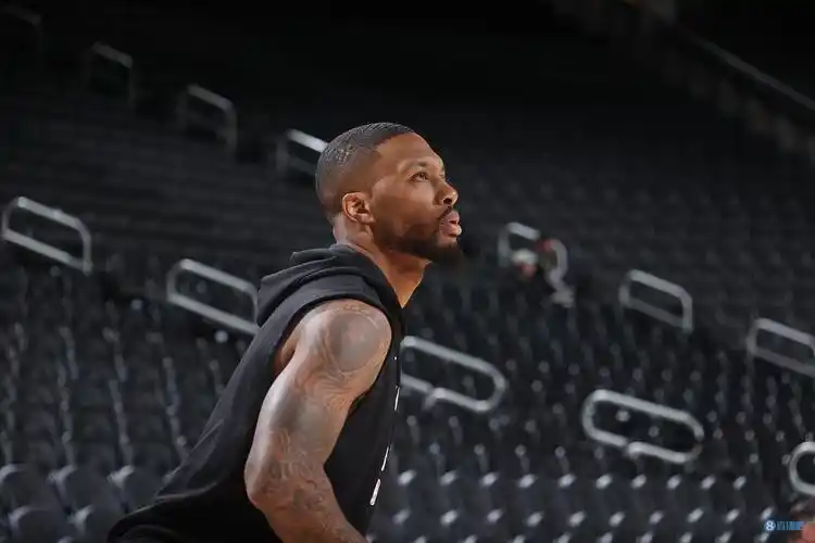 得分组织两手抓!利拉德18中7砍下27分12助攻&末节10分-直播吧