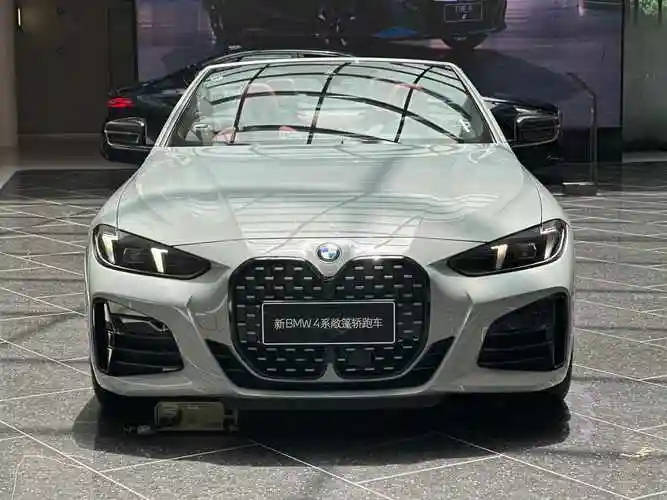 阳光下的4系敞篷 格外耀眼 格外炫酷 现