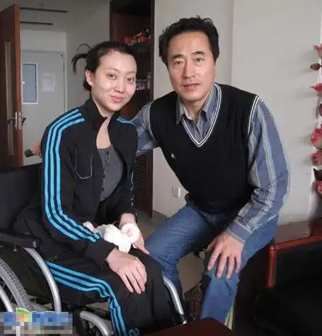 刘岩现状 郎昆和刘岩的结婚照 朗昆现在的妻子是谁? / 比乐族