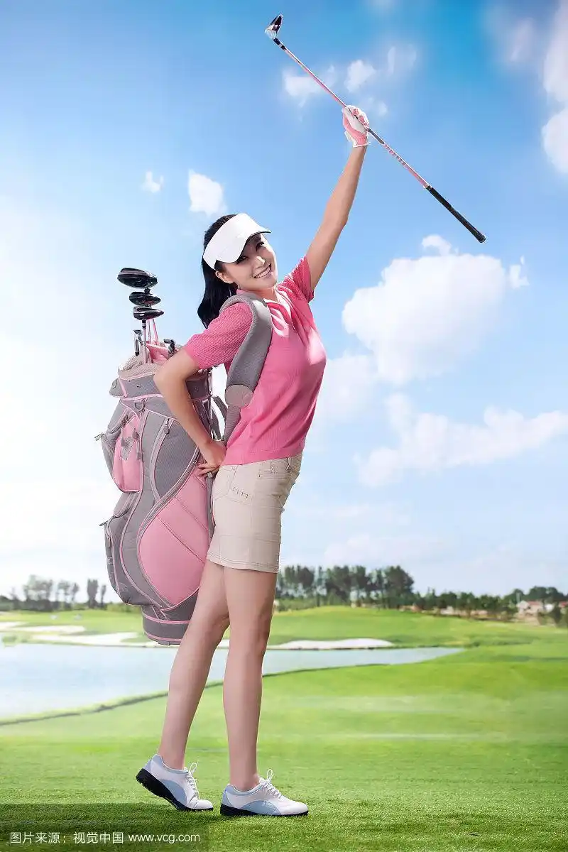 东方女人打高尔夫