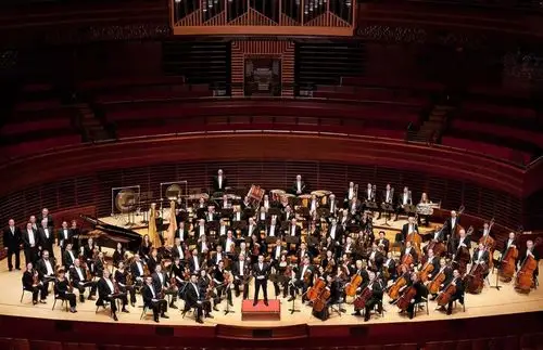 这支胆大包天的交响乐团敢在机舱里开音乐会