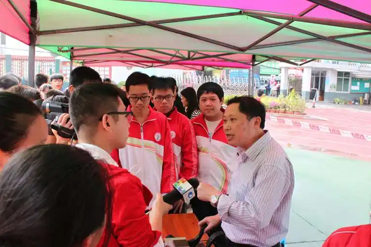 《思考引发创新 智慧收获成果》——柳州市第十八中学推行"义均"科技