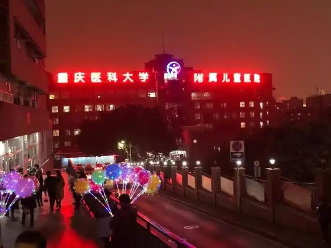 凌晨3点重庆儿童医院拍到的这一幕真相太戳心