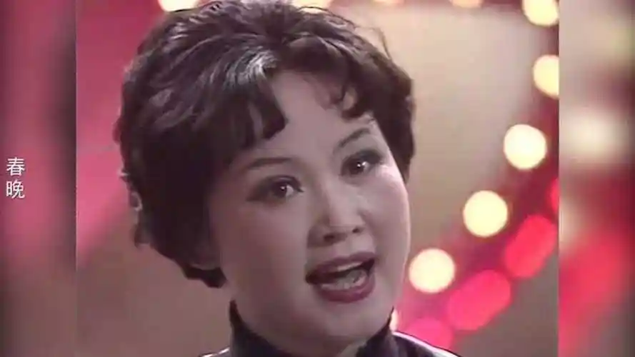 回顾邓丽君去世后万人痛惜,李谷一评价她:只是个歌手不值得挂念