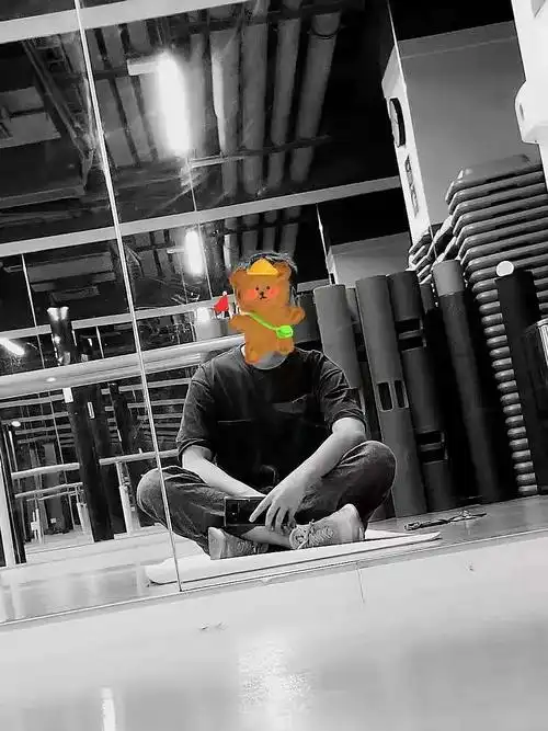 这里有一个聪明可爱有教养的男生不签收一下吗?