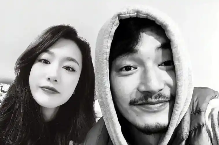 与金世佳的恋情