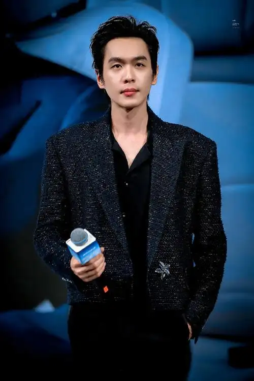 传祺新能源品牌代言人张若昀