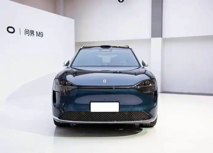 既然定位高端suv,那么定价自然也不可能太低,所以我们先来看看问界m9