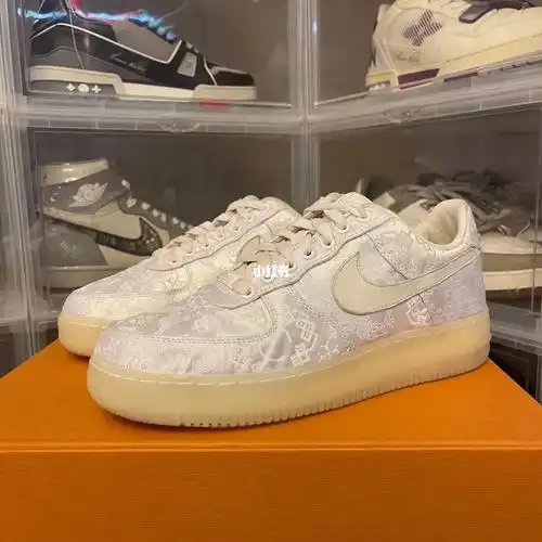 af1白丝绸42码百搭是真的帅也不假