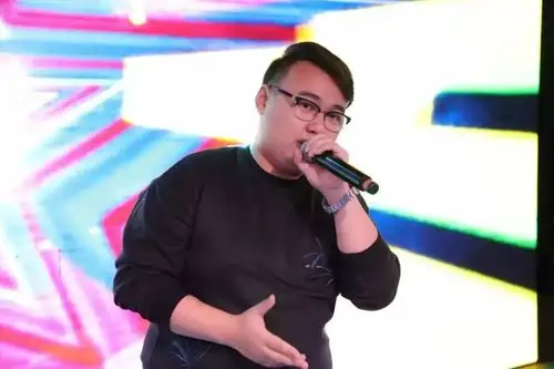 今天到达现场的主持人有:王乐乐 鲁垚 毛倩雯 刘锦江今天你在这开心吗