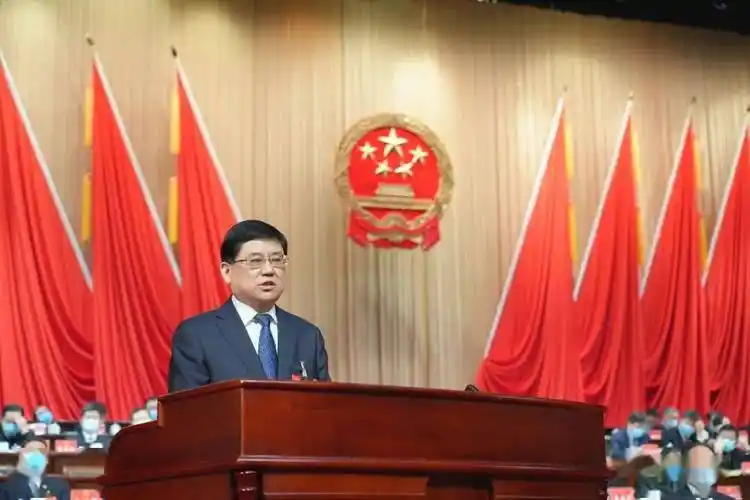 陈志伟当选信阳市人民政府市长