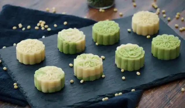 小吃,[bai]流传至今已有两千多年历史了,原名叫银丝糖,据说是古代皇帝