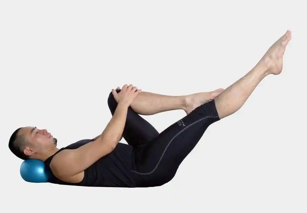 优雅的单腿伸展流畅协调控制才是关键词下