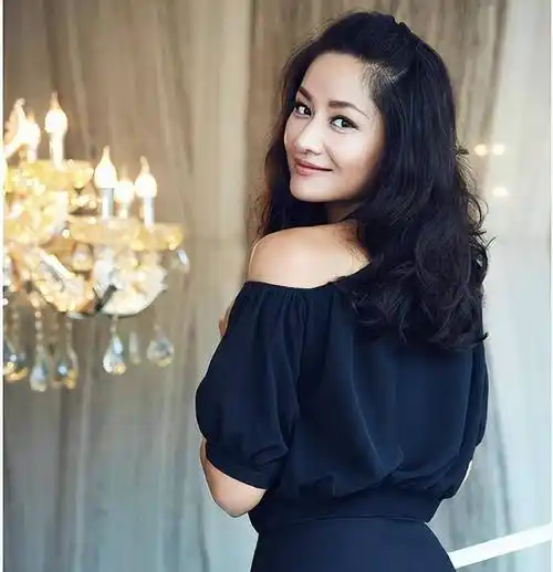 瞿颖爱情:四段恋情皆被伤到体无完肤,年过半百仍未寻到人生真爱_邹雄