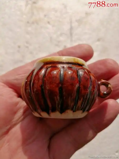 晚清民国酱釉瓜棱鸟食罐