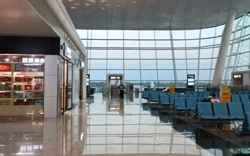 机场广播集锦武汉天河机场候机厅登机广播加人工广播