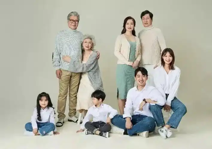 82年国字照相馆为哈尔滨700个家庭送福利七类人可申请优惠全家福