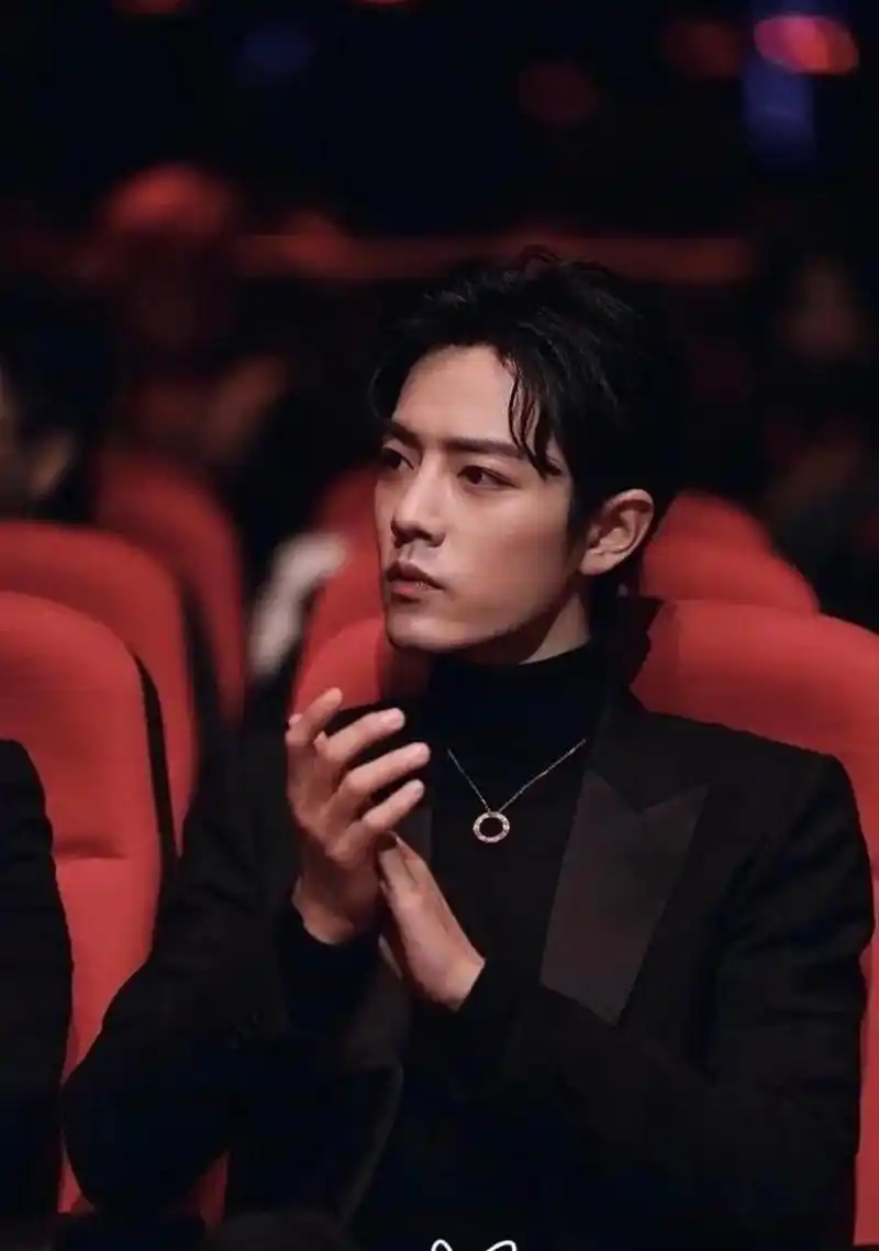 gif创作人# 肖战阅文盛典这套衣服真的太好看了,越看越好看,"破界