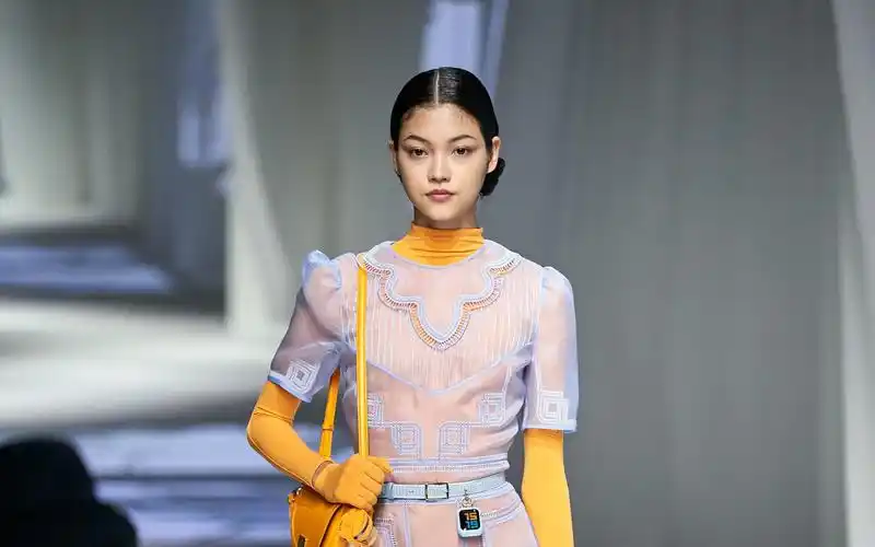 mika schneider 2021春夏季米兰时装周走秀合集_哔哩哔哩_bilibili