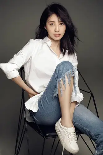 李菲儿图片 李菲儿白衬衫简约时尚写真图片