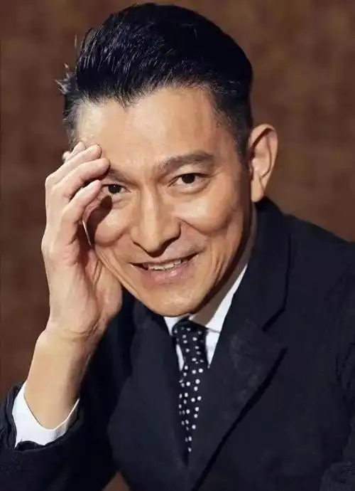 回顾:香港6位男演员,岁月不饶人,曾英俊小伙子如今都成老爷爷