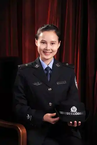 致敬警界"李焕英":打我有记忆起,妈妈就是穿警服的样子
