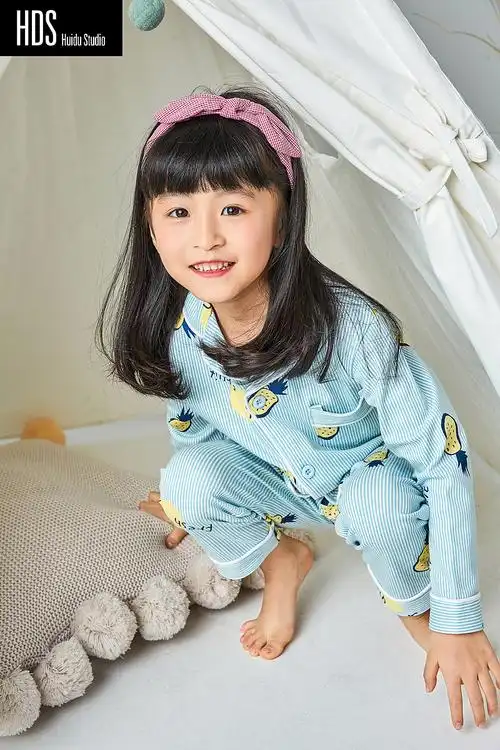 儿童小女孩童装模特家居服室内布景拍摄