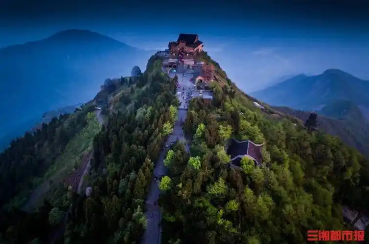 7月28日,南岳衡山景区对外发布公告:受强降雨天气影响,为保障游客生命