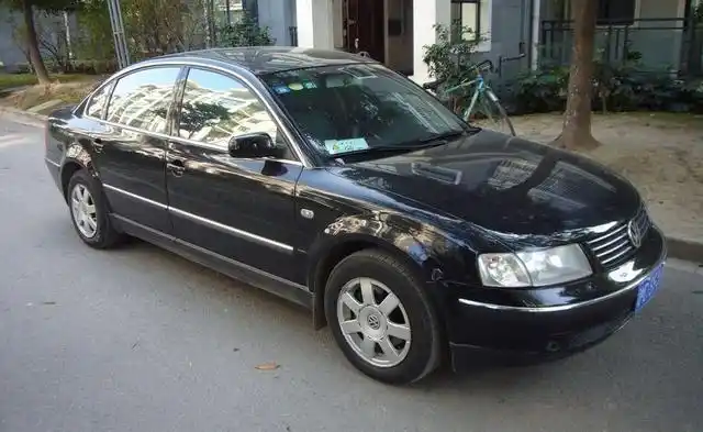 1999年末,轴距被加长了100mm的帕萨特b5被上海大众引进国内生产(进