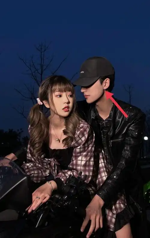 林锡和楠枫是同一个人实锤,同款耳钉太显眼,网友:伤害不大侮辱性极强!