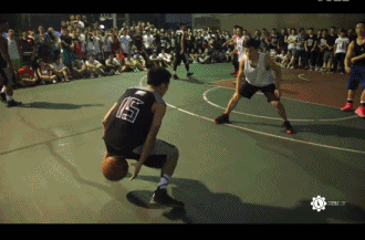 篮球表演投篮转身gif动图_动态图_表情包下载_soogif