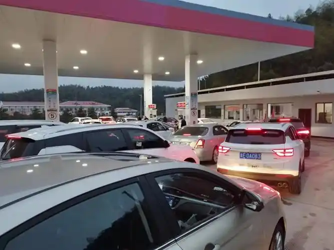 春运守护人21载加油站情21个春运牢守护