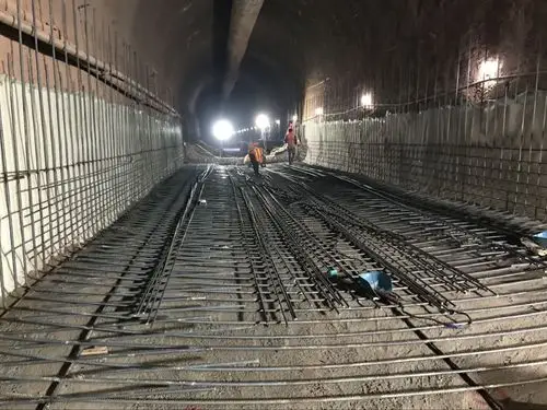 隧道一队仰拱施工