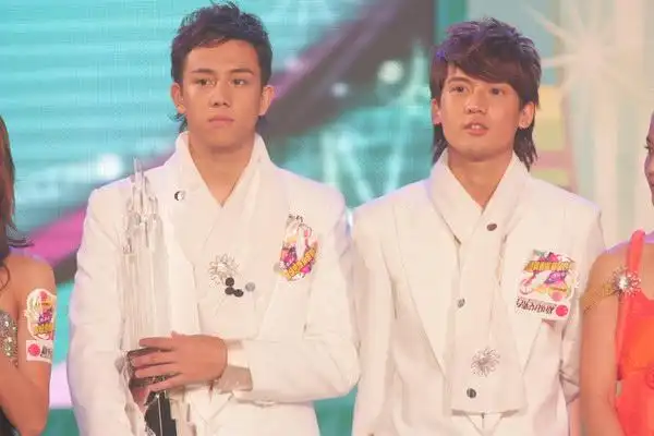 图文:boy`z出席香港新城劲爆颁奖礼