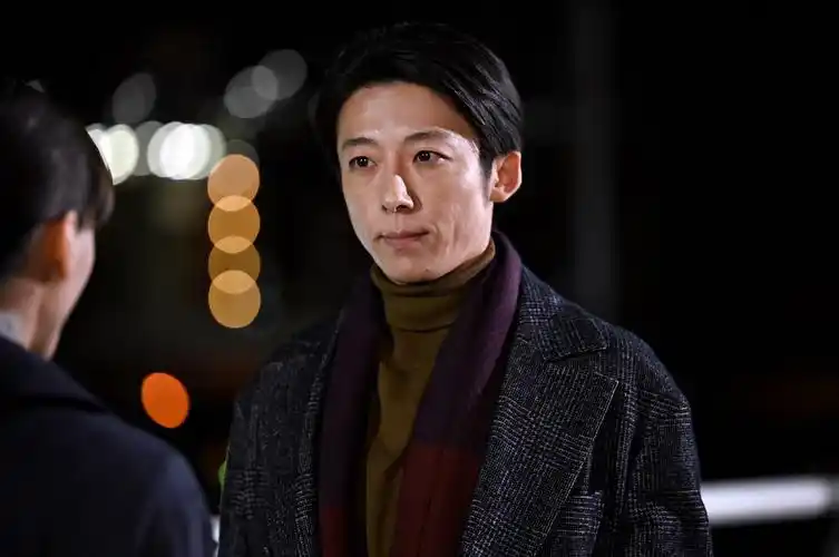 p>《天国与地狱》是平川雄一朗,青山贵洋,松木彩执导的犯罪悬疑剧,由