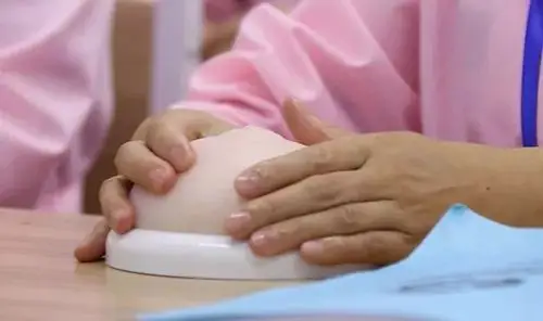 有利于母乳分泌,增加泌乳量,促进乳腺管通畅,防止涨奶及乳腺炎的发生.