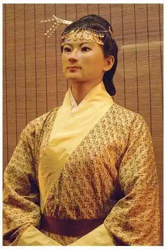 追辛夫人相貌复原图也因此,追辛夫人身上的每一个物理成分,几乎都能