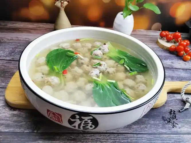 40年老厨分享古法氽丸子两种神秘食材加入鲜味成倍增加