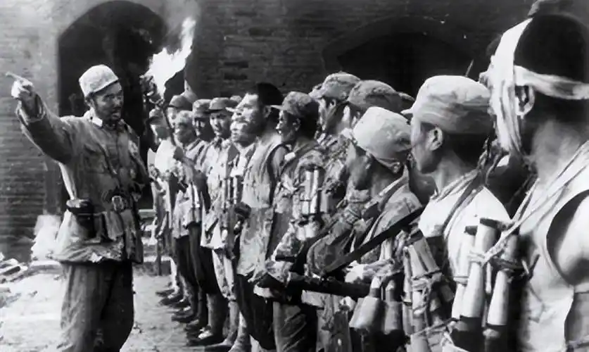 87年,蒋经国看完一部电影后潸然泪下:允许台湾老兵回大陆探亲