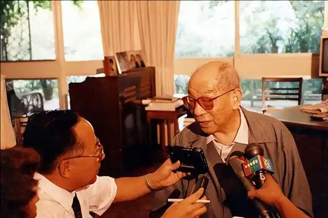 1990年,89岁张学良重获自由,最想见的人是一位汉奸