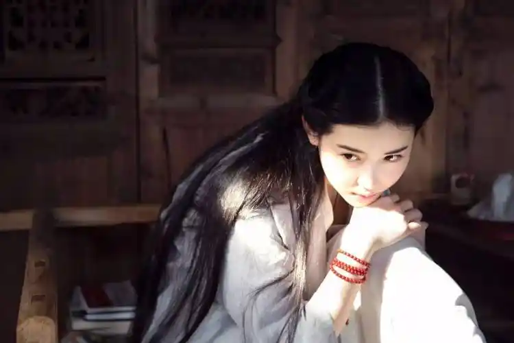 赏色| 张辛苑复古写真