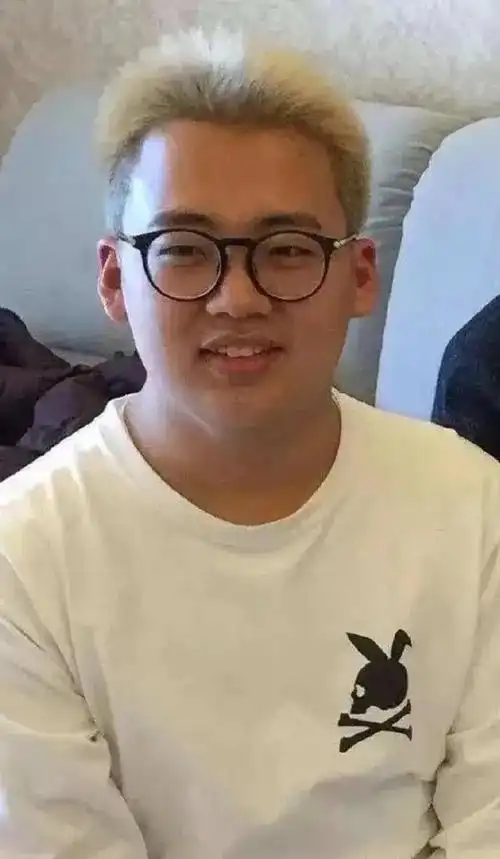 德云社郭麒麟近照曝光惹争议身体发福胖到离谱